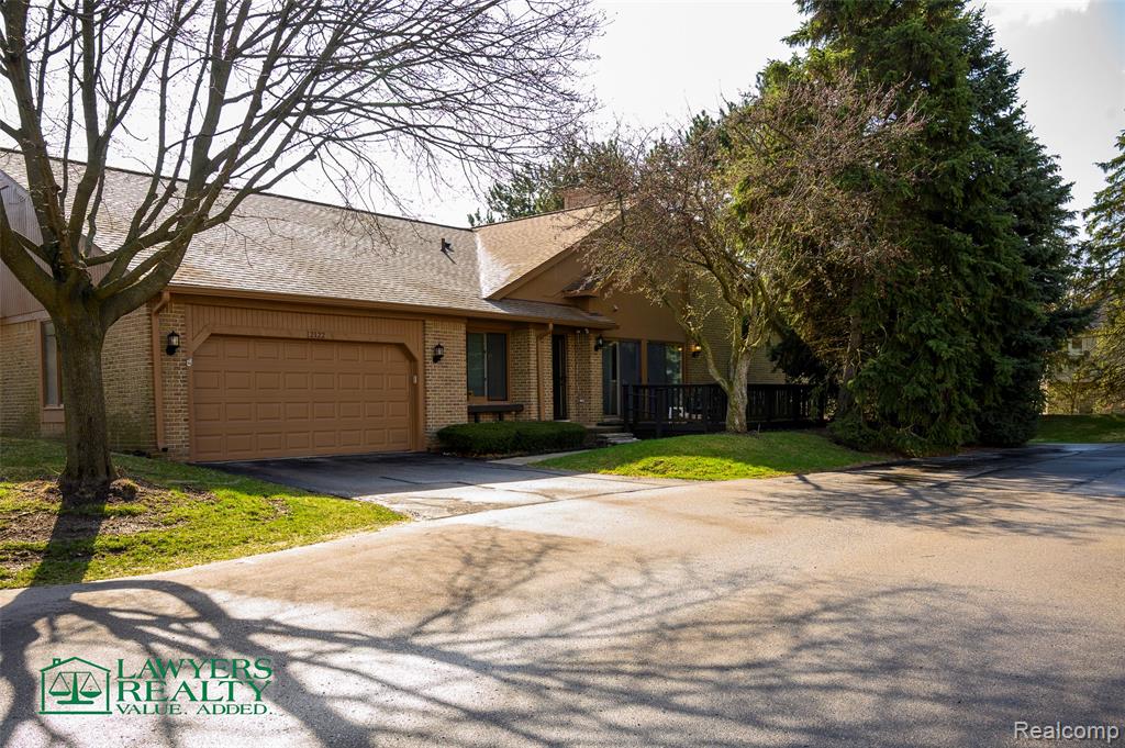 2122 London Bridge Drive